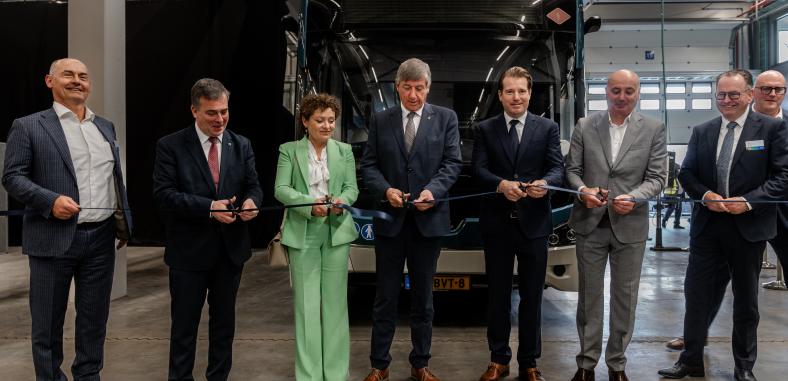 VDL Bus & Coach opent hypermoderne busfabriek in het Vlaamse Roeselare 